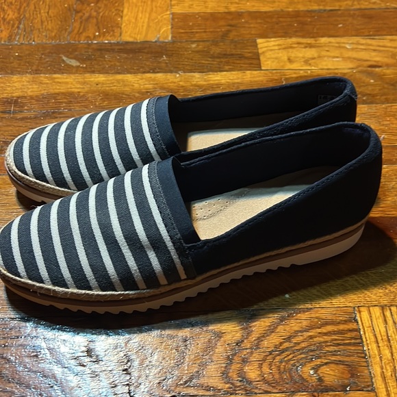 Clarks flats, size 9.5 - Picture 2 of 4